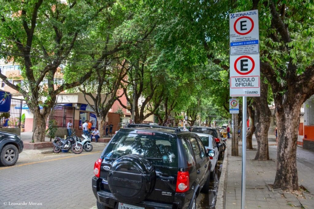 Estacionamento rotativo se torna solução para aumento de carros no Brasil