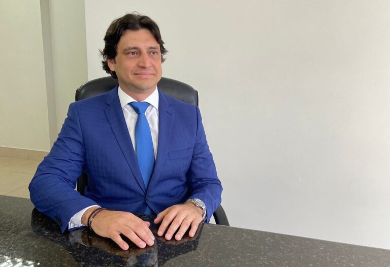presidente da ADUGO, João Vitor